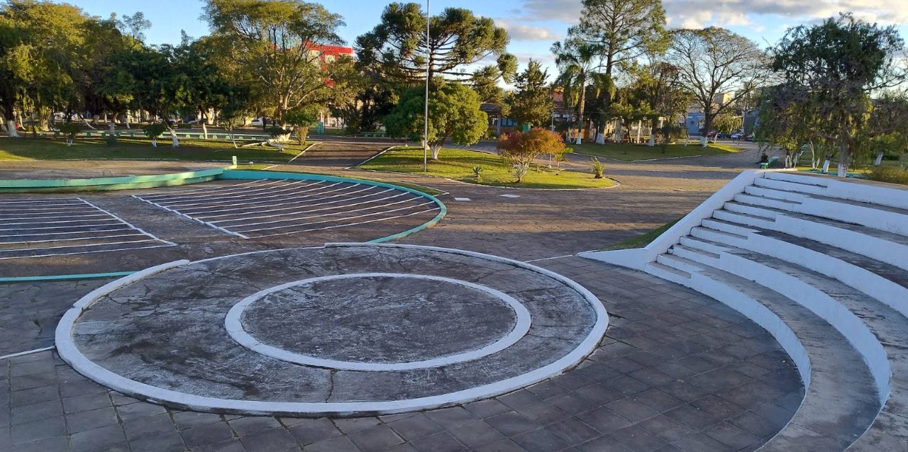 45ª Feira do Livro de Camaquã acontece de 4 a 7 de novembro na Praça Zeca Netto