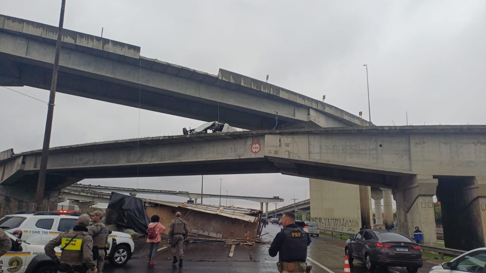 Acidente na Ponte do Guaíba deixa dois mortos na BR-290