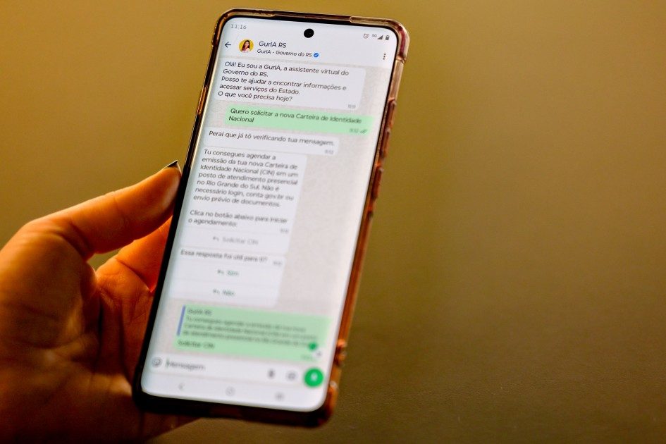 Assistente virtual GurIA amplia serviços no WhatsApp e agiliza acesso a emergências no RS