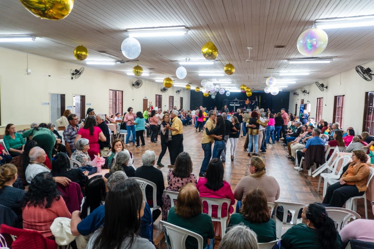 Camaquã escolhe rei e rainha da melhor idade para etapa regional em Arambaré