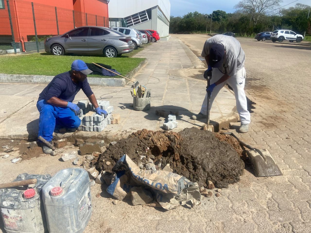Camaquã intensifica obras de drenagem, calçamento e limpeza em diversos bairros
