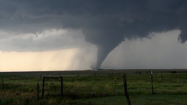 Defesa Civil alerta para tempestades com risco de tornado e granizo no RS