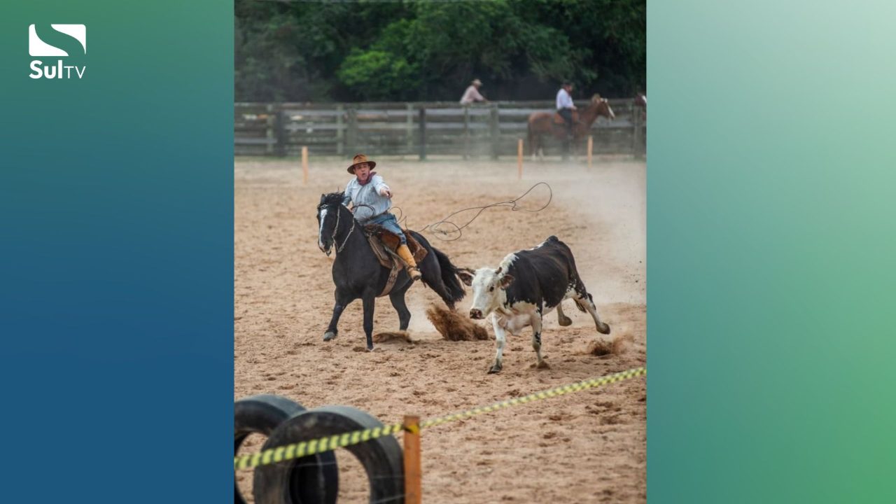 Desfile Farroupilha reúne quase 900 cavalos e encerra Semana em Camaquã