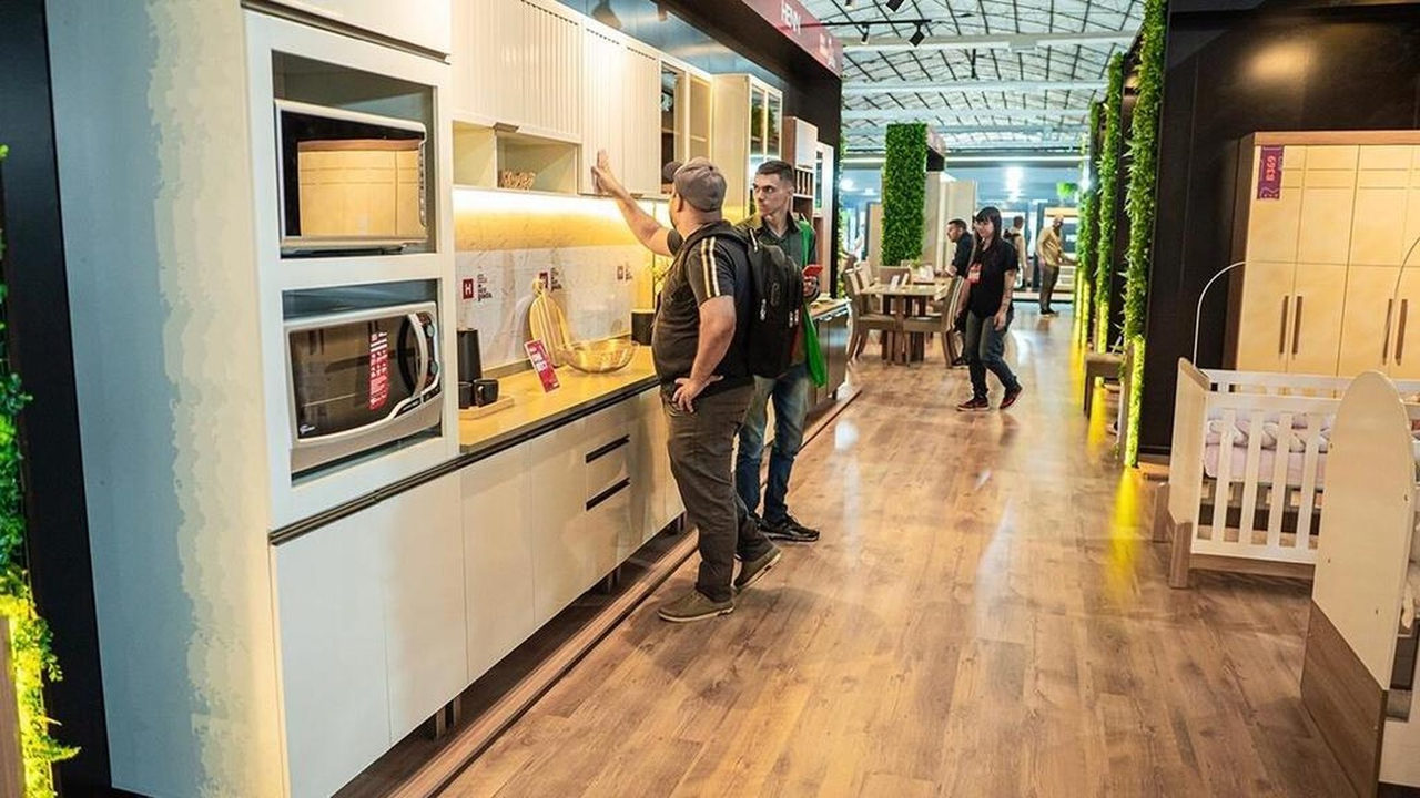 Feira de móveis reúne 200 marcas em Bento Gonçalves