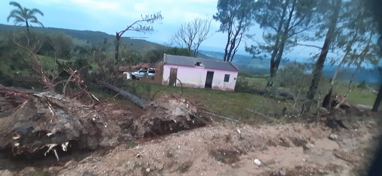 Vendaval destrói propriedades em Canguçu e mobiliza Defesa Civil na Zona Sul