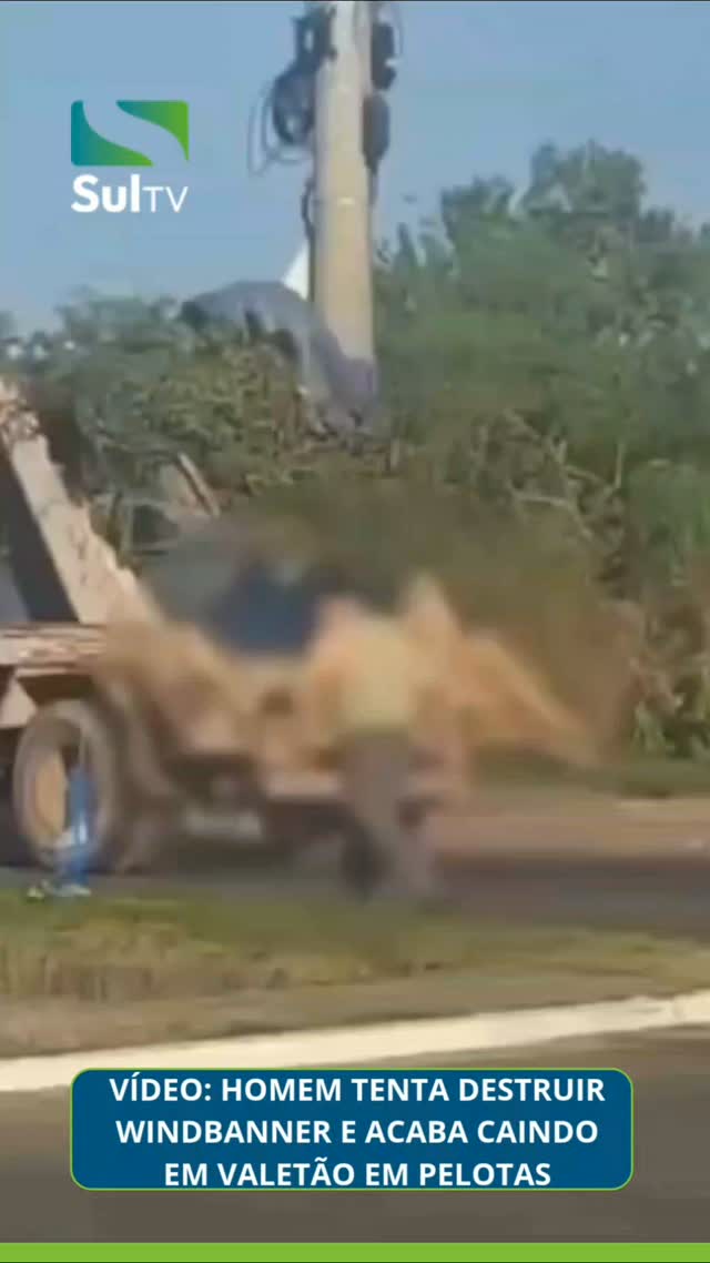 Um homem foi flagrado tentando destruir um windbanner de campanha eleitoral em Pelotas. Durante a ação, ele perdeu o eq…