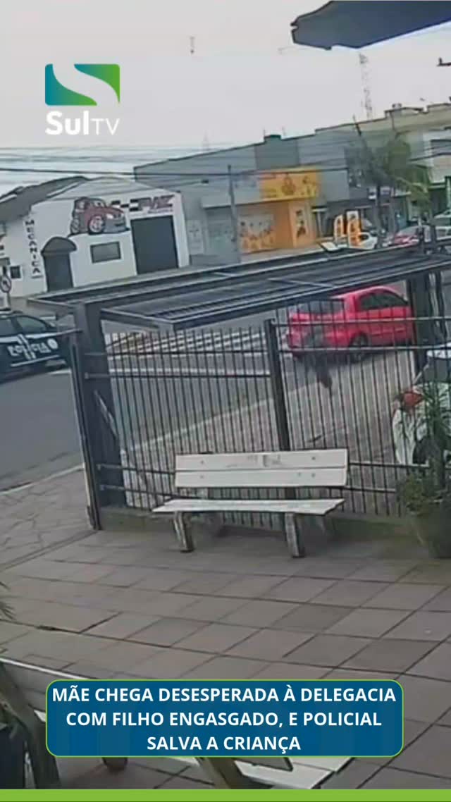 🚨 MÃE CHEGA DESESPERADA À DELEGACIA, E POLICIAL SALVA FILHO ENGASGADO
